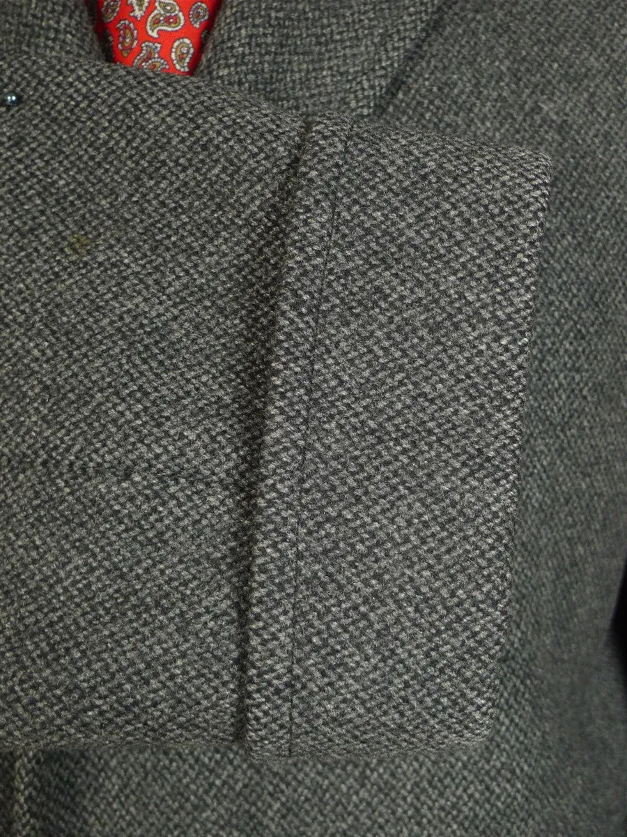 25/0268 near immaculate vintage aquascutum heavyweight grey herringbone wool tweed coat overcoat 40-42 regular