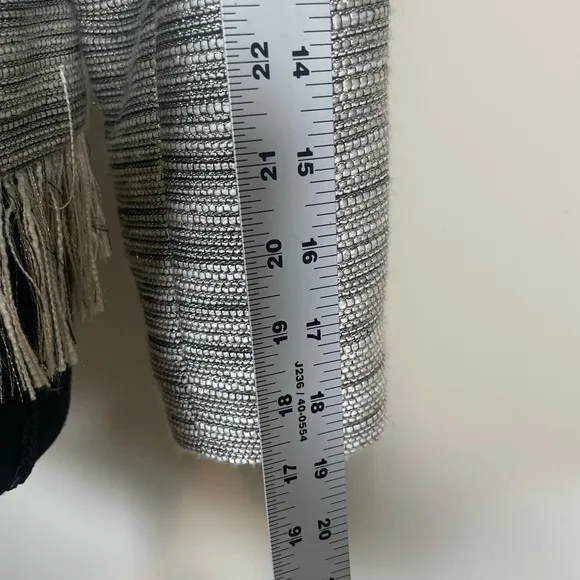 AMANDA UPRICHARD Women’s M Blazer Gray Metallic Neutral Tweed Fringe Crop Jacket
