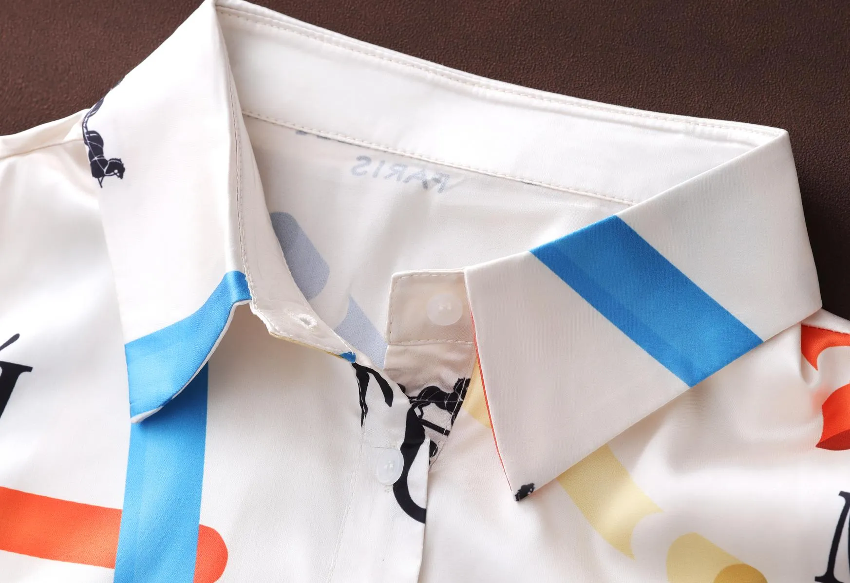 Elegant Women's Sleeveless Satin Shirt with Contrasting Colors