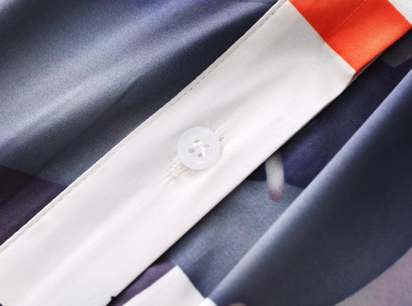 Elegant Women's Sleeveless Satin Shirt with Contrasting Colors