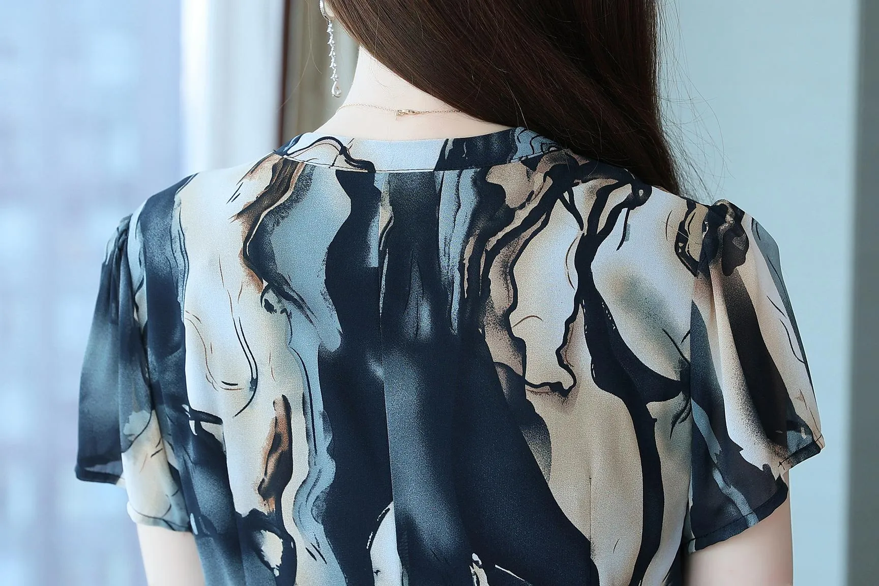 Knee-Length Floral Print Satin Dress with Stylish V-Neck