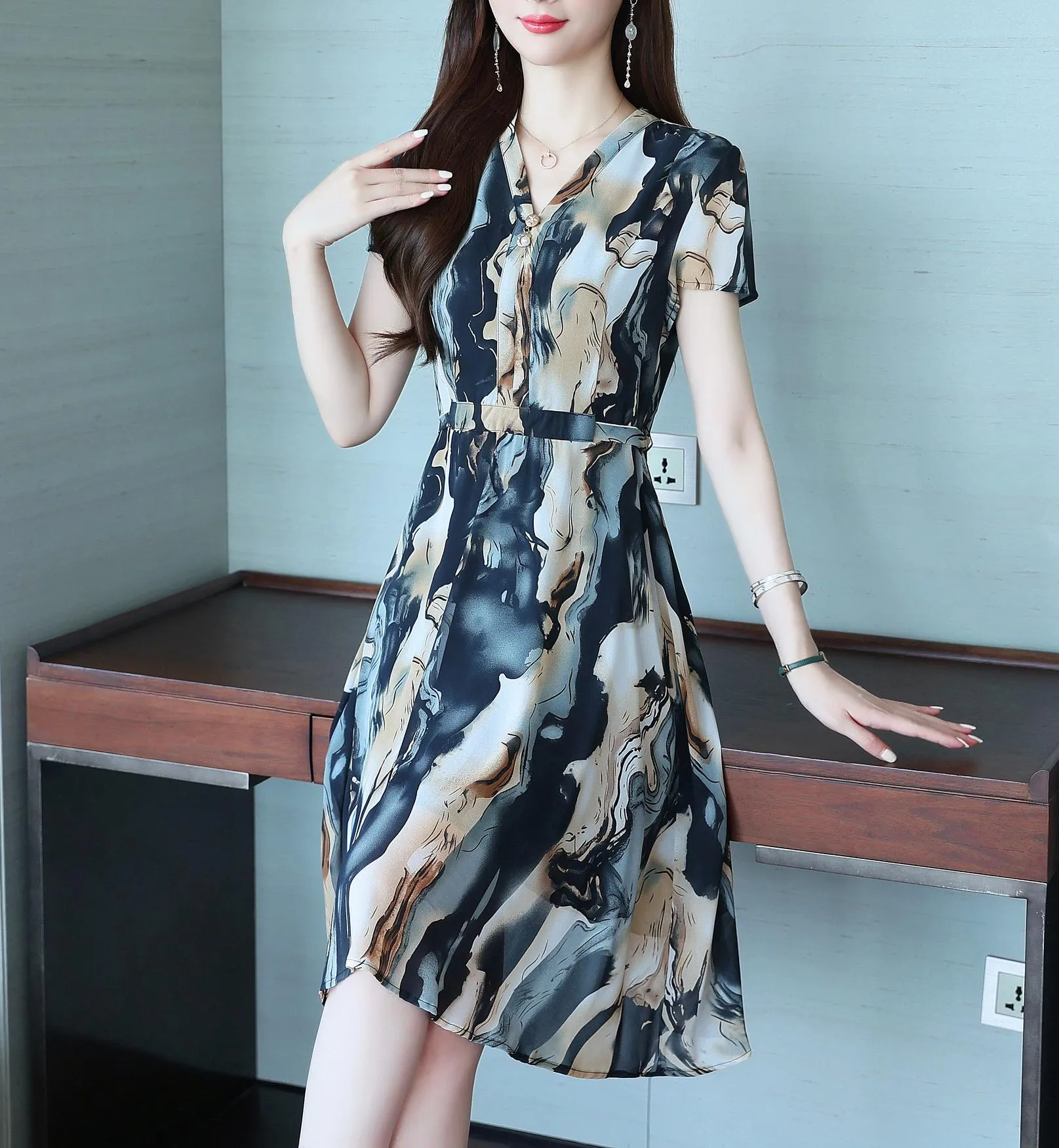 Knee-Length Floral Print Satin Dress with Stylish V-Neck