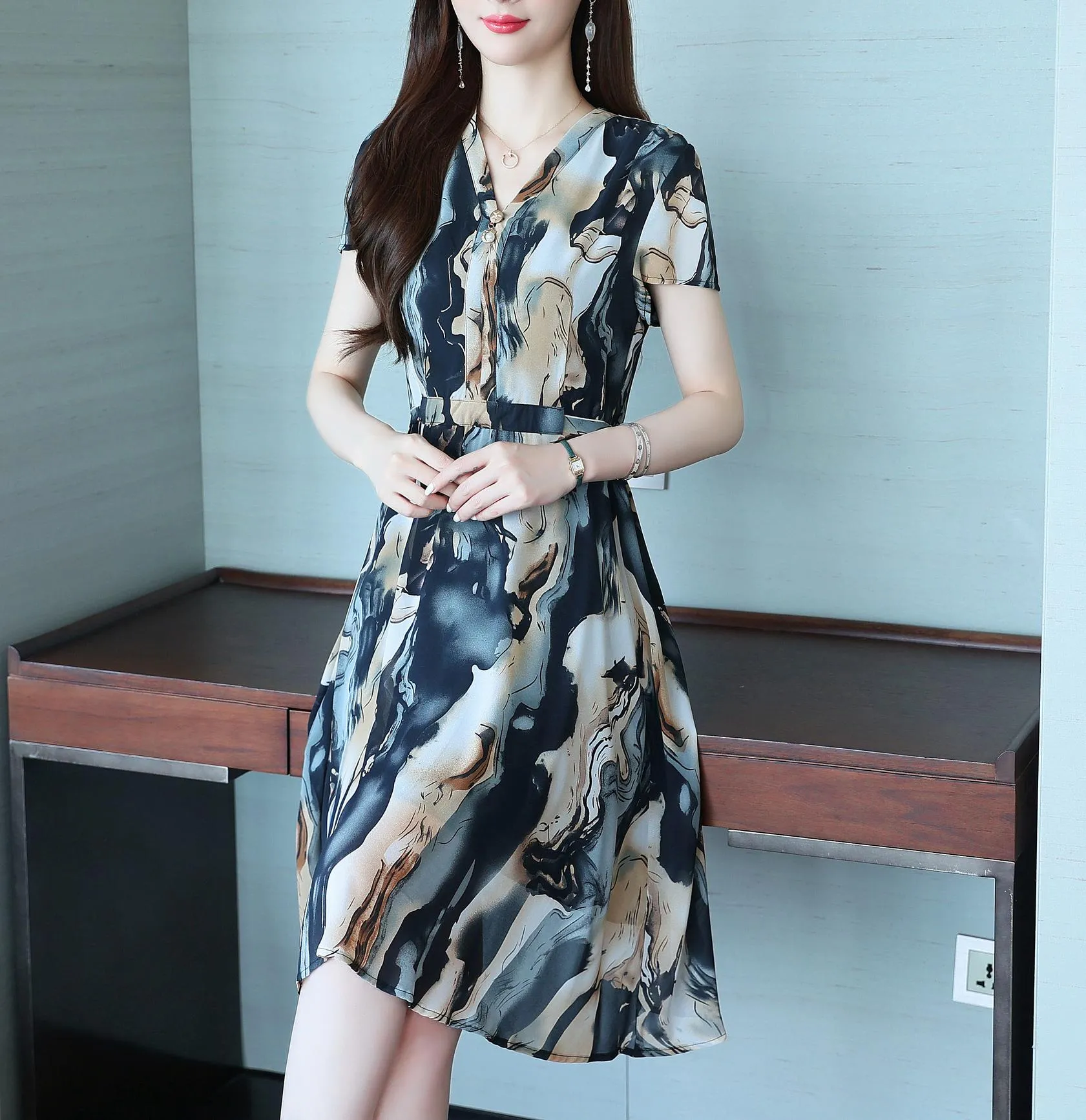 Knee-Length Floral Print Satin Dress with Stylish V-Neck