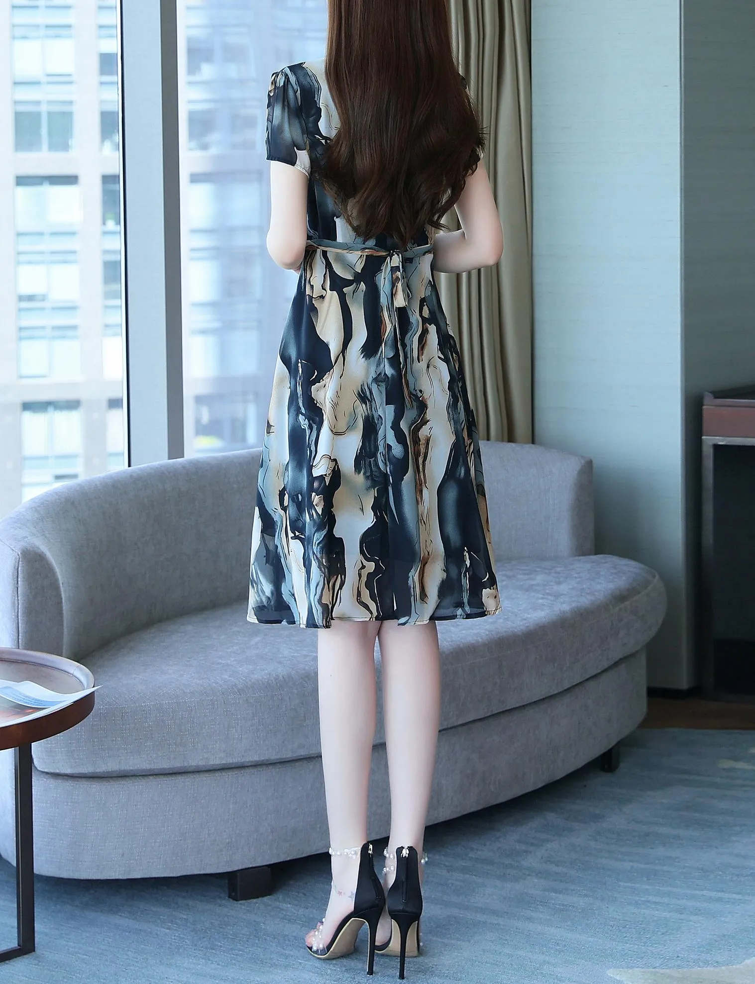 Knee-Length Floral Print Satin Dress with Stylish V-Neck