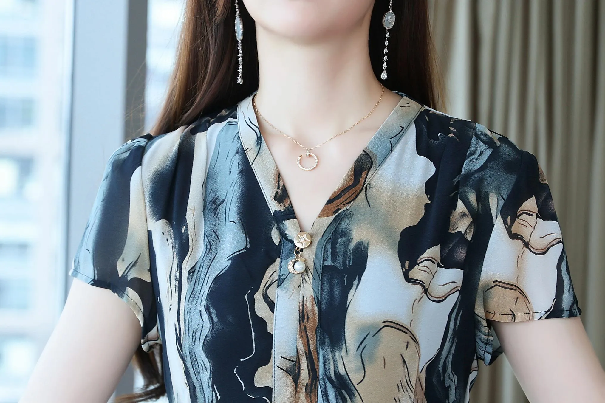 Knee-Length Floral Print Satin Dress with Stylish V-Neck