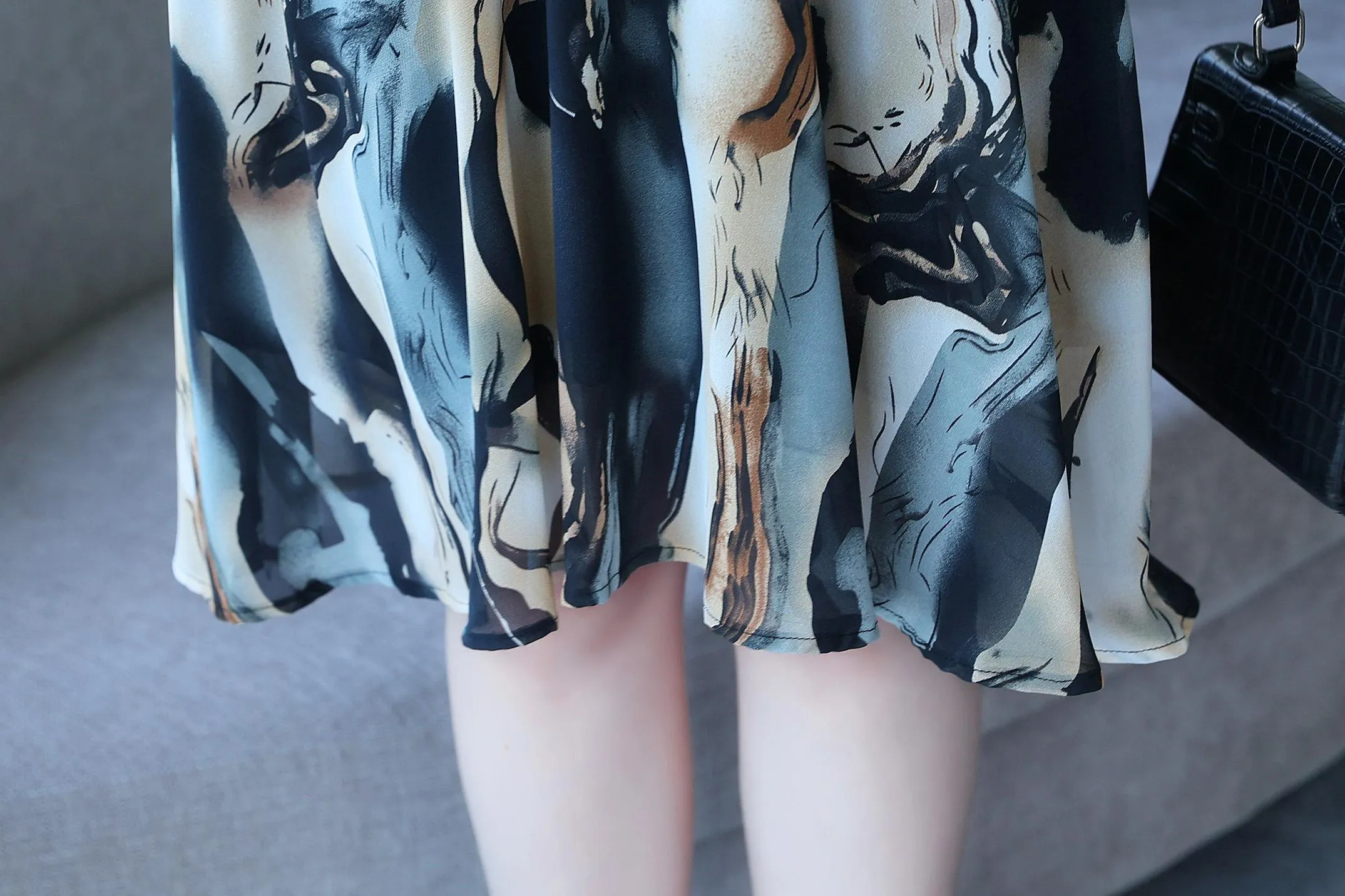 Knee-Length Floral Print Satin Dress with Stylish V-Neck