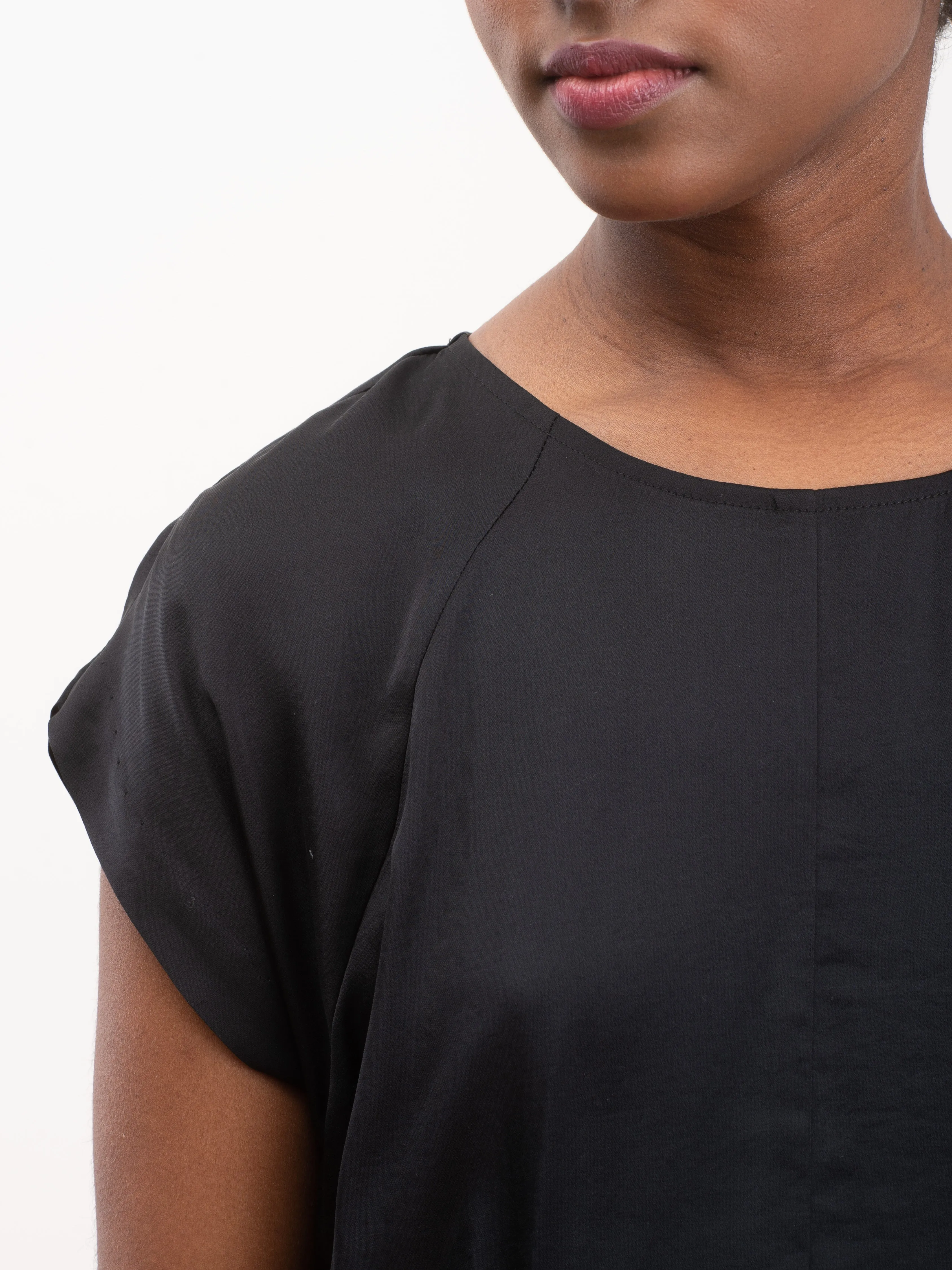 satin raglan tee - black