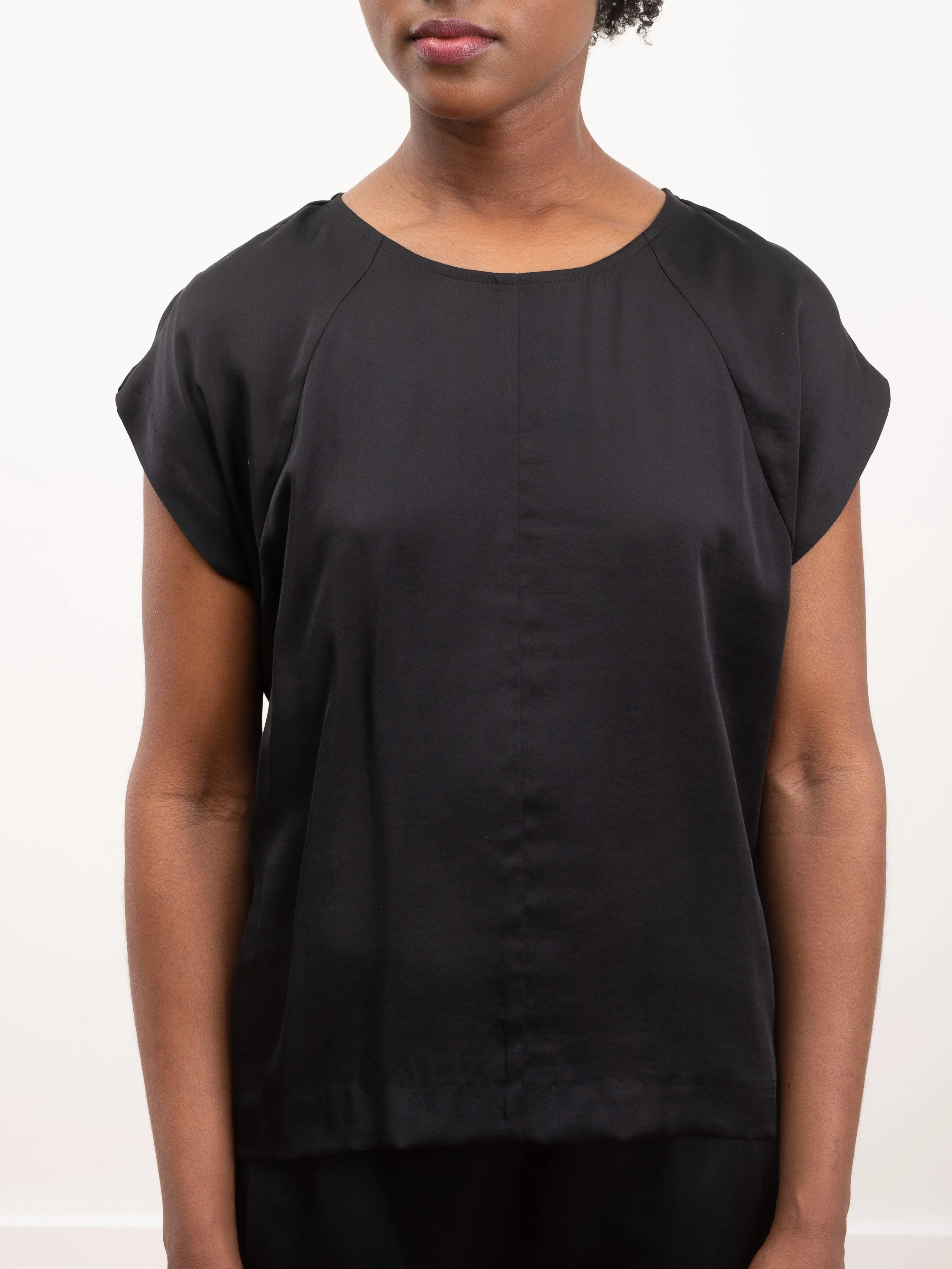 satin raglan tee - black
