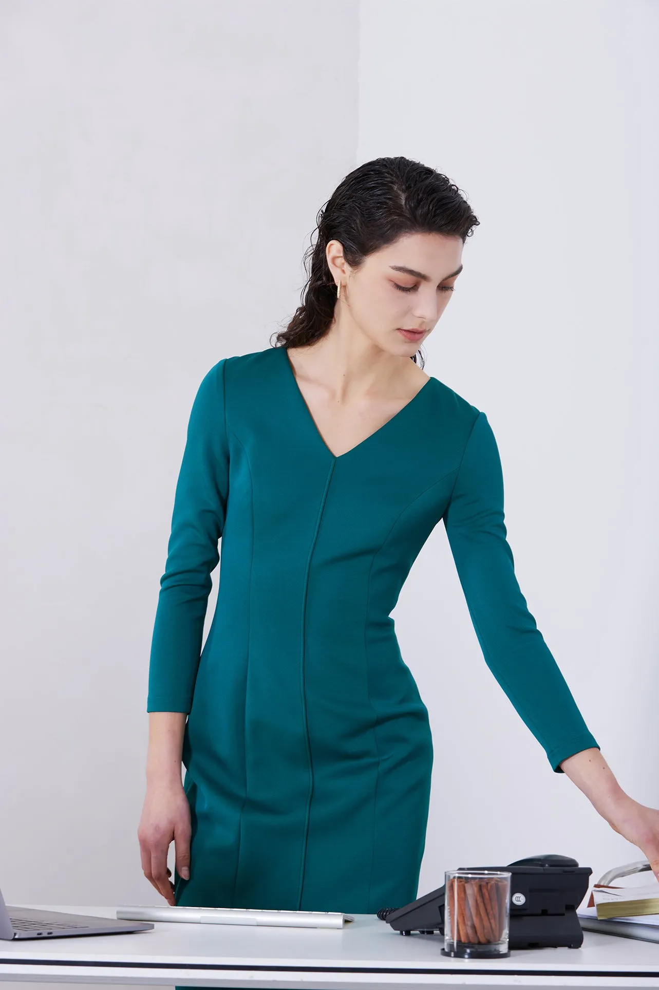 V-NECKLINE DRESS IN DARK GREEN