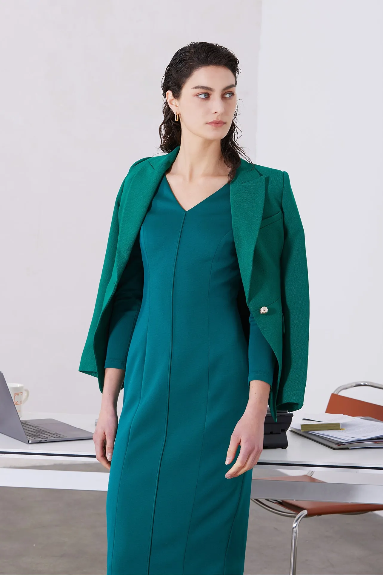 V-NECKLINE DRESS IN DARK GREEN