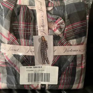 VICTORIA'S SECRET Flannel Long PJ Set PAJAMA JACKET BOTTOMS PANTS SCRUNCHIE NEW