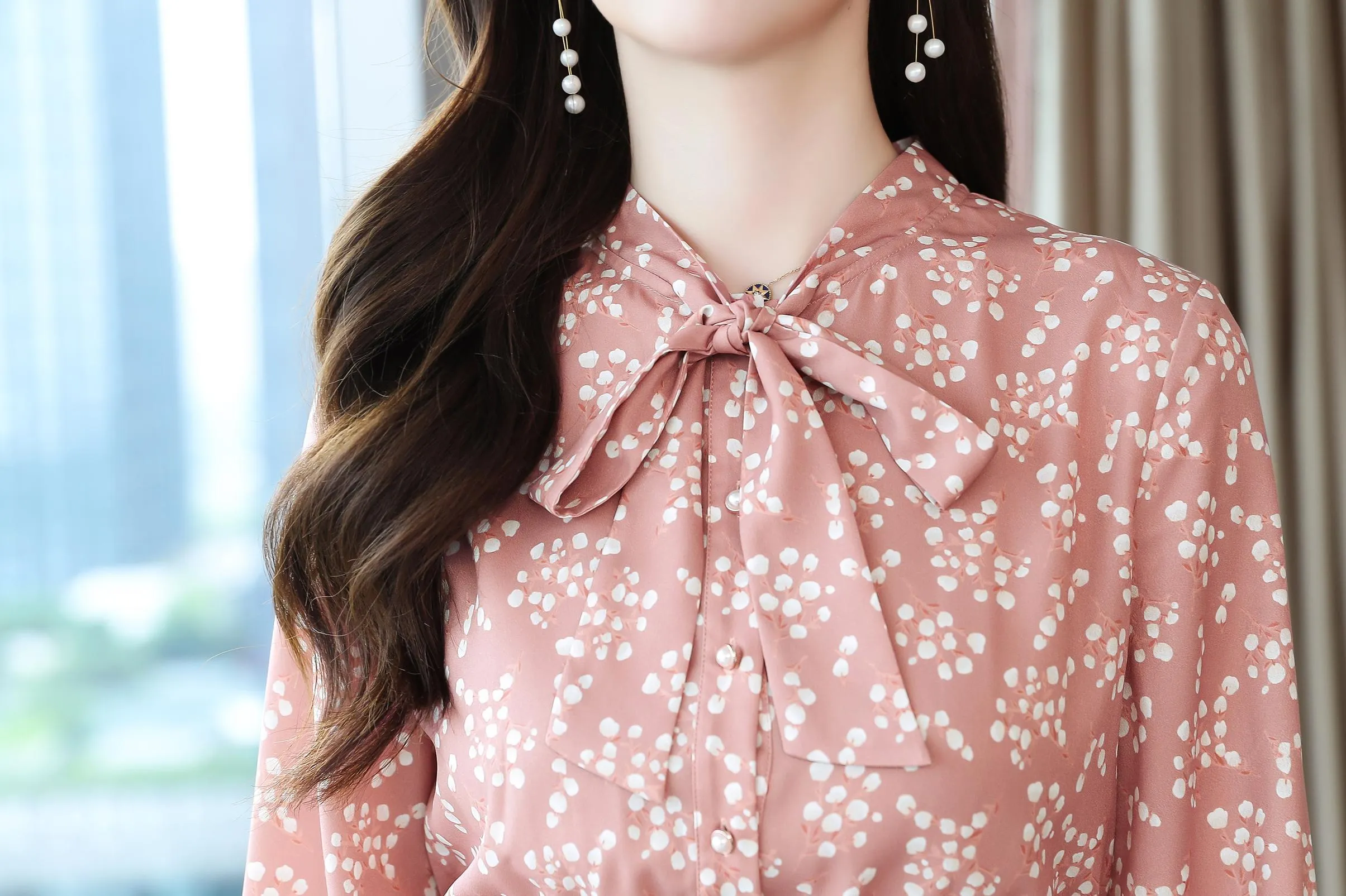 Vintage Full Floral Print Dress Featuring a Slimming Design