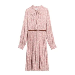 Vintage Full Floral Print Dress Featuring a Slimming Design