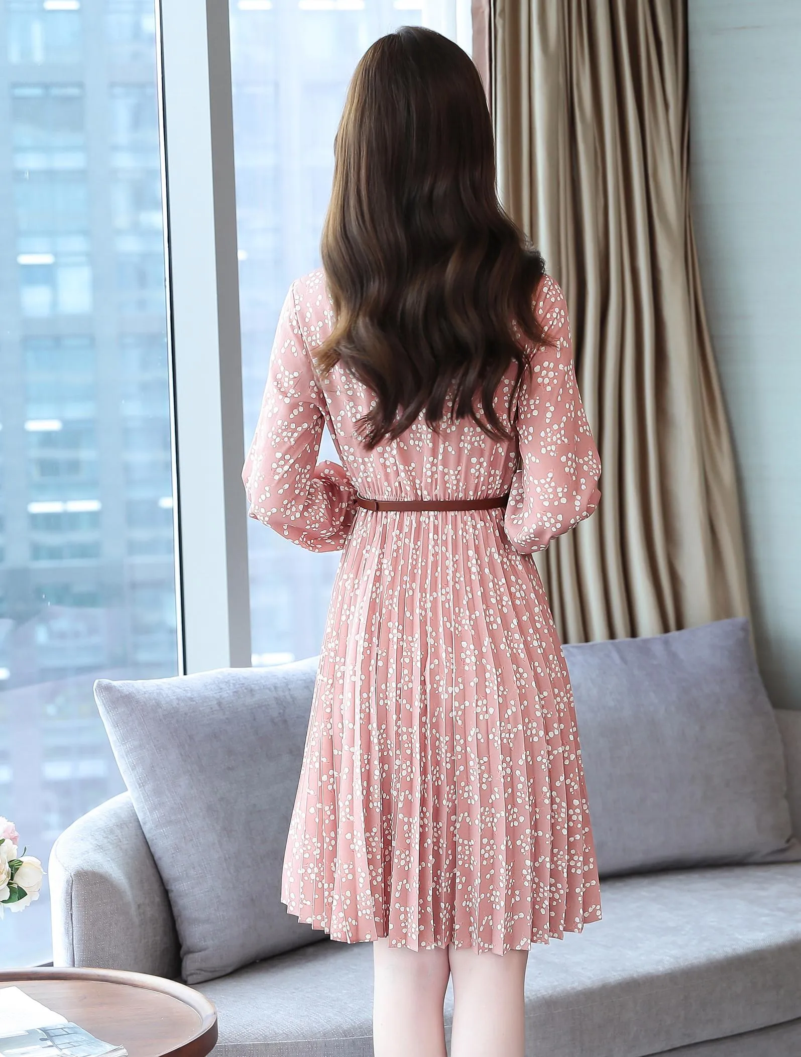 Vintage Full Floral Print Dress Featuring a Slimming Design