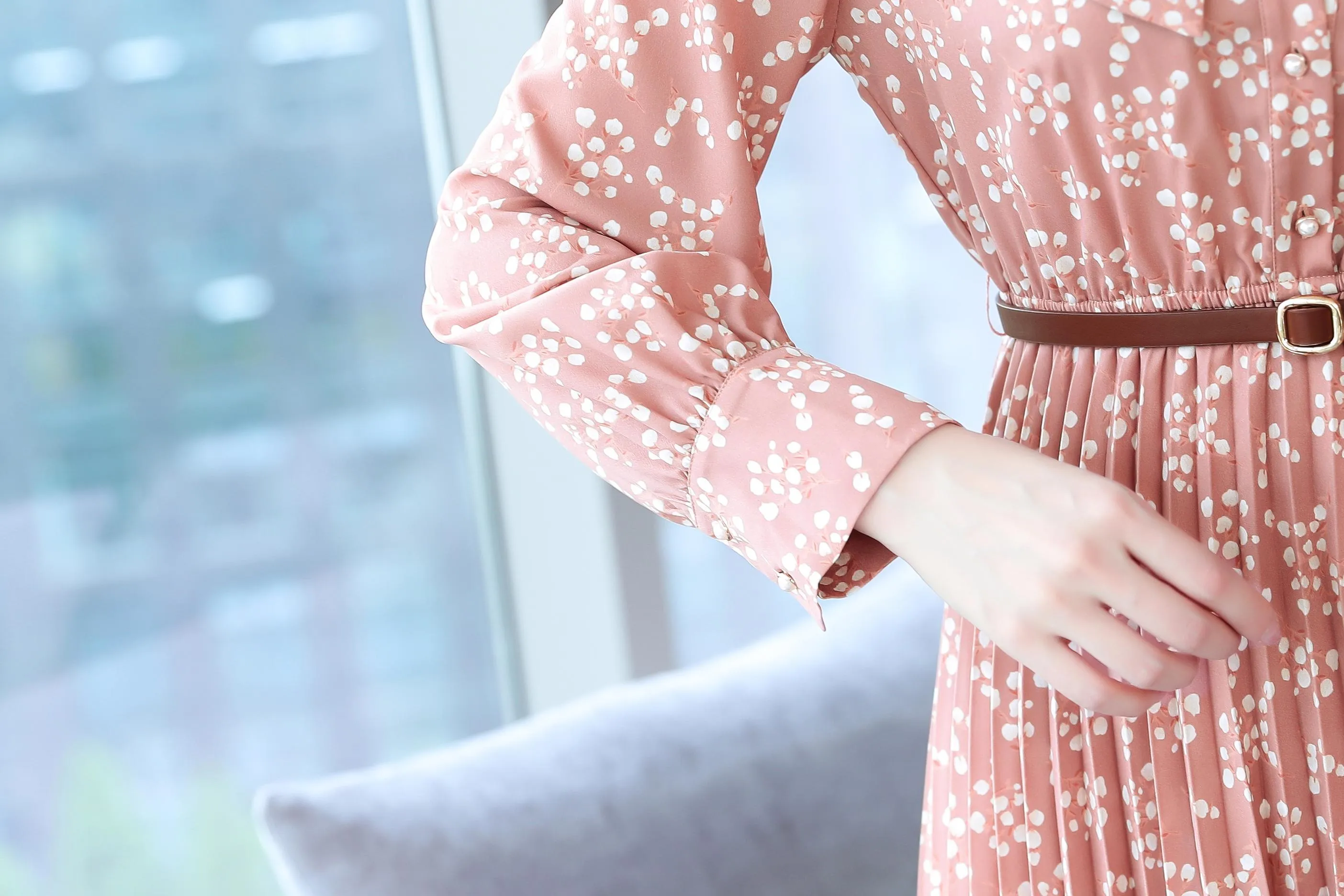 Vintage Full Floral Print Dress Featuring a Slimming Design