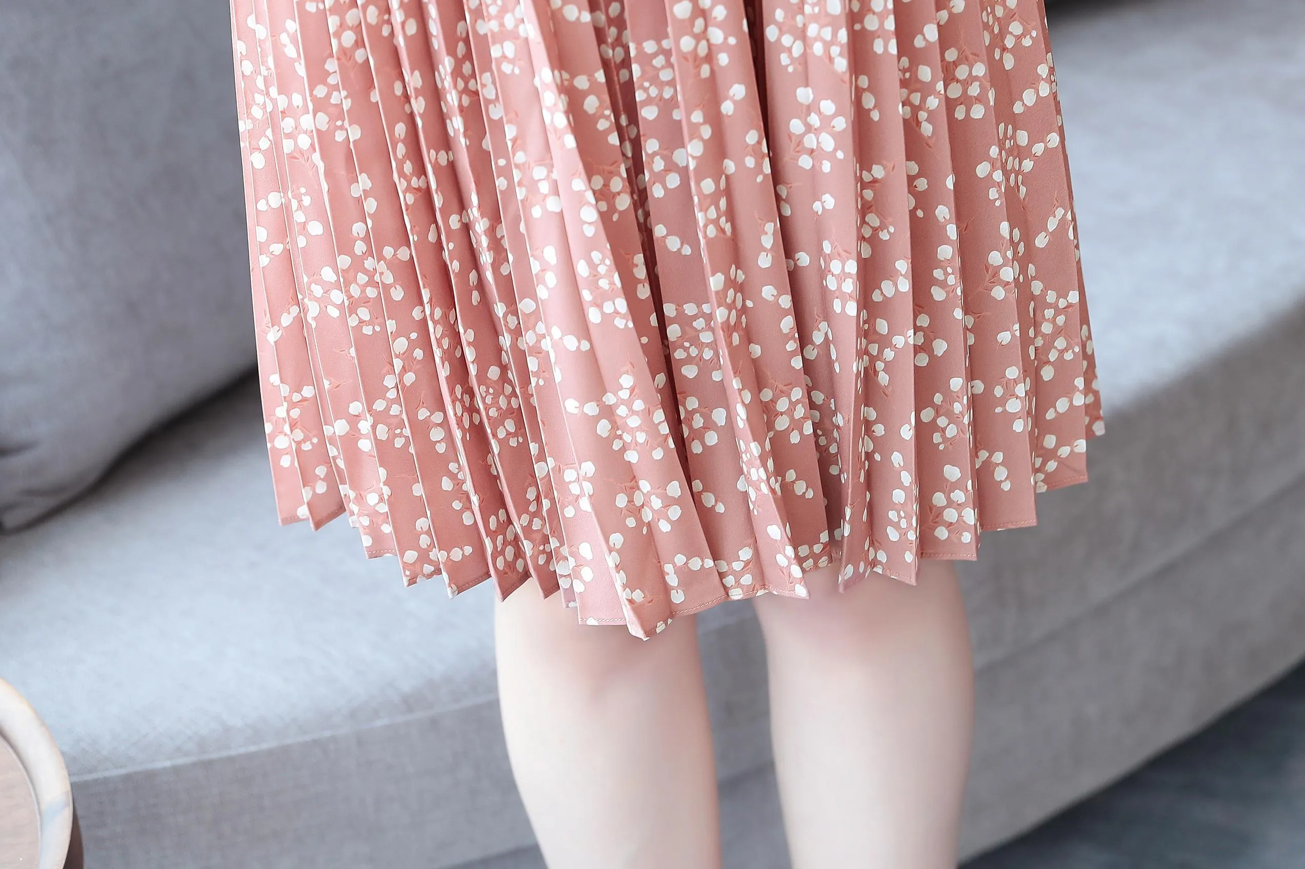 Vintage Full Floral Print Dress Featuring a Slimming Design