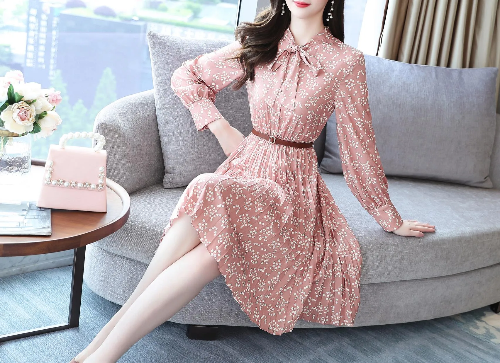 Vintage Full Floral Print Dress Featuring a Slimming Design
