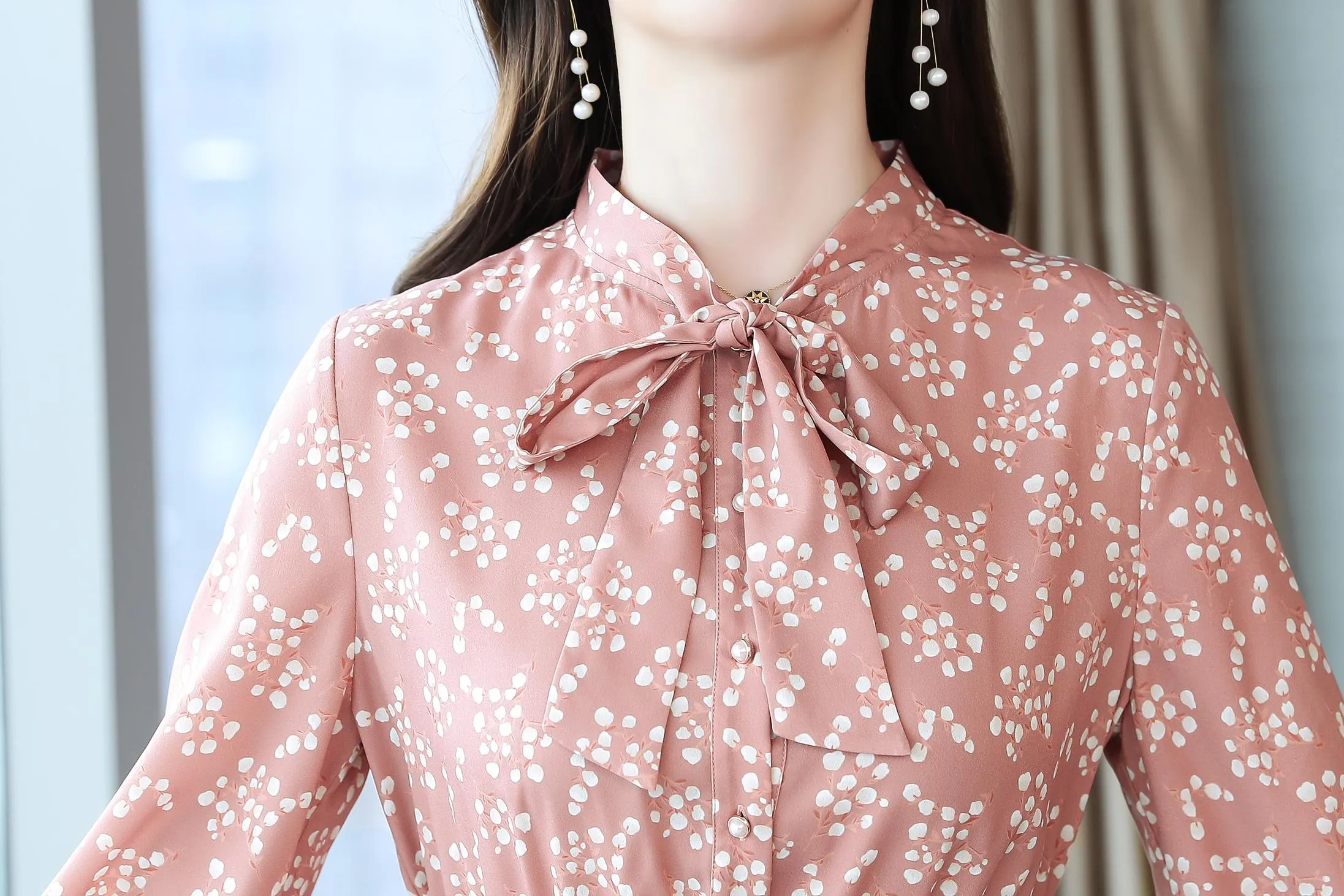 Vintage Full Floral Print Dress Featuring a Slimming Design