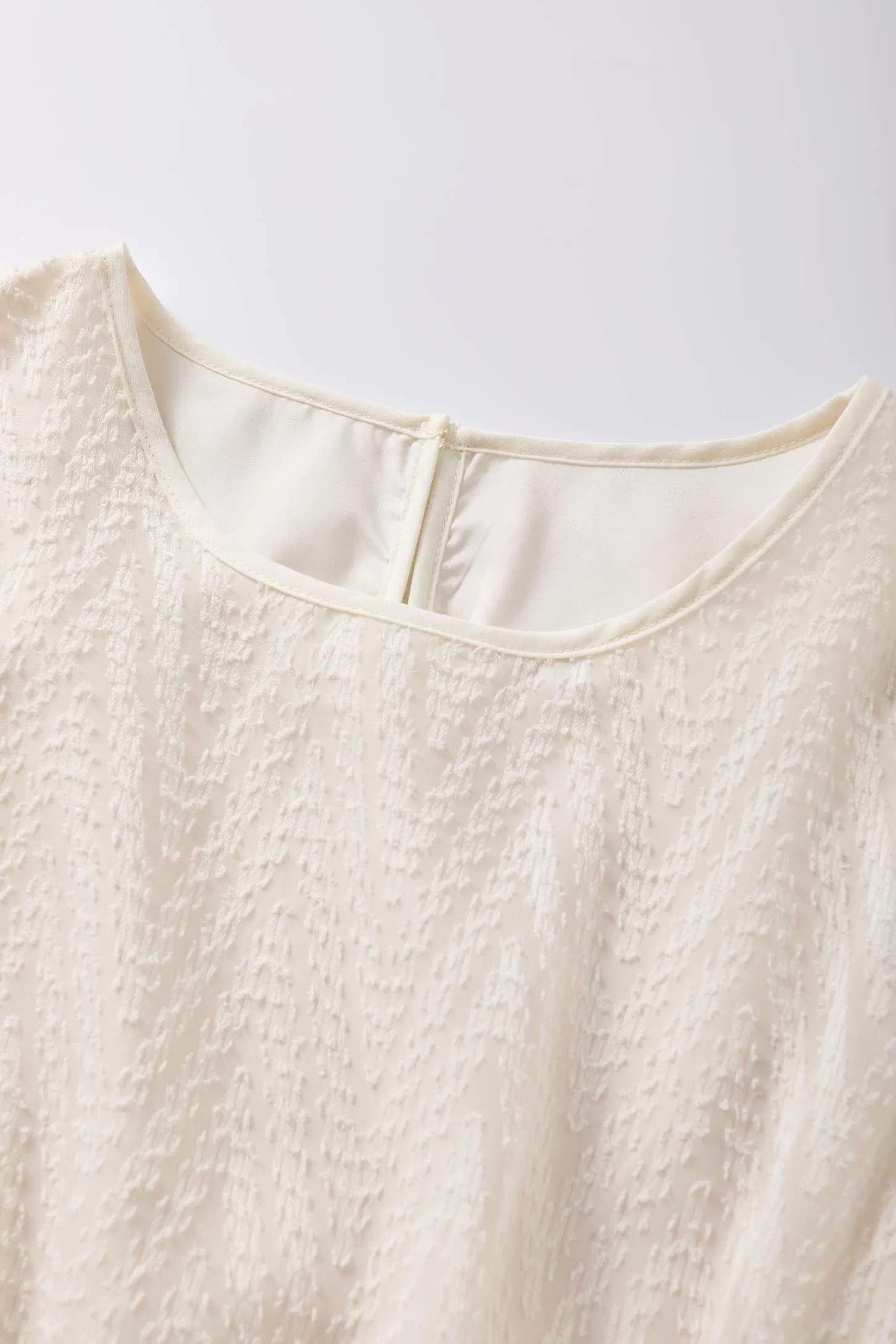 Women's Solid Color Dress Featuring a Stylish Fit