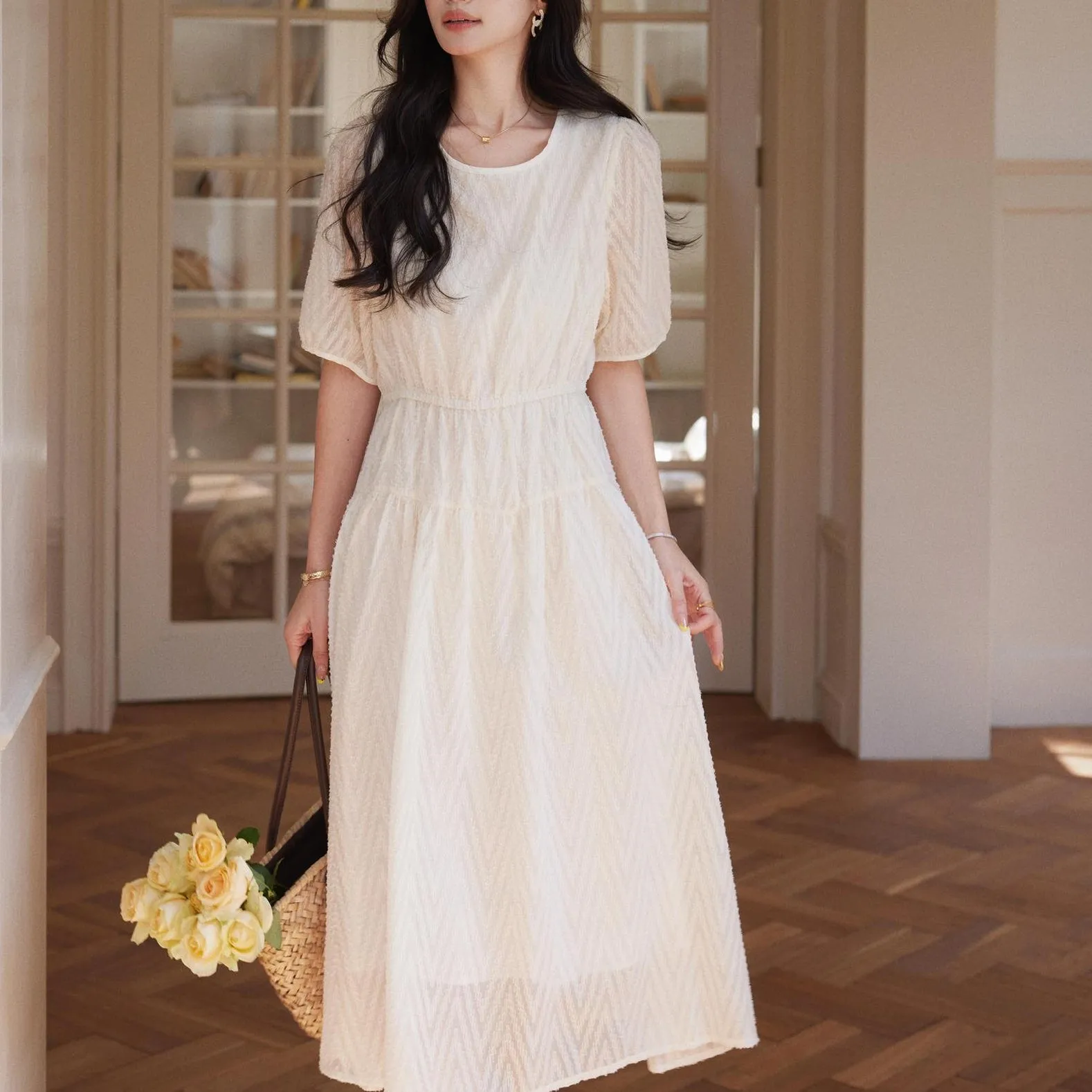 Women's Solid Color Dress Featuring a Stylish Fit