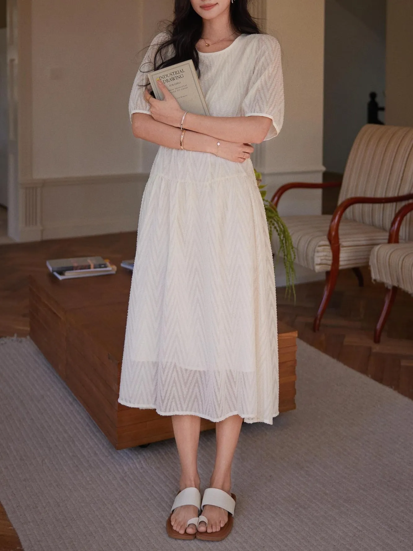 Women's Solid Color Dress Featuring a Stylish Fit