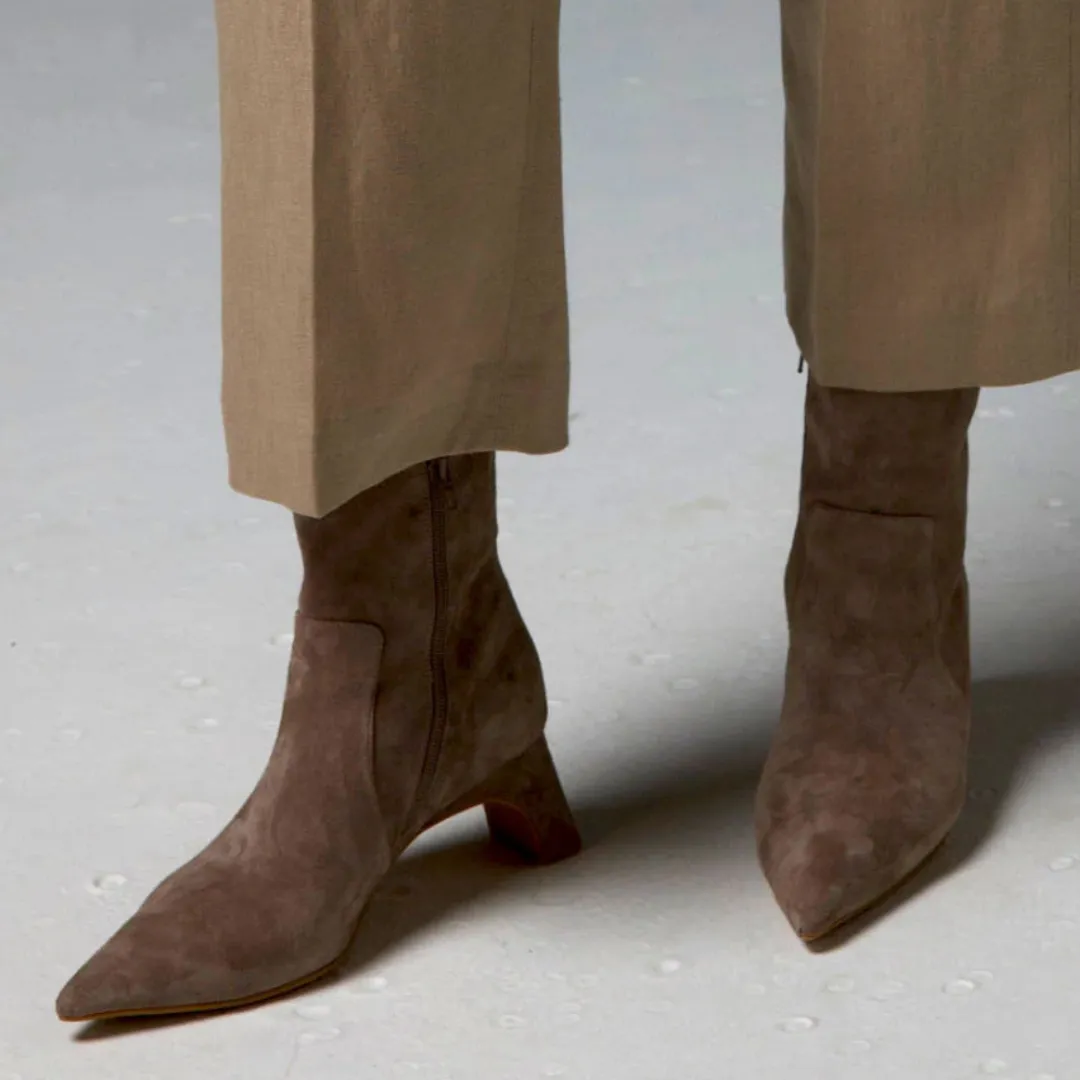 Zoe Kratzmann Duel Boot